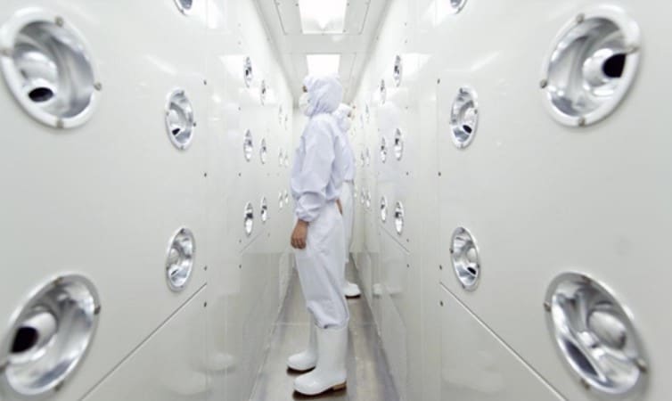 Sampul artikel Peran Air Shower dalam Cleanroom: Fondasi Pengendalian Kontaminasi Modern