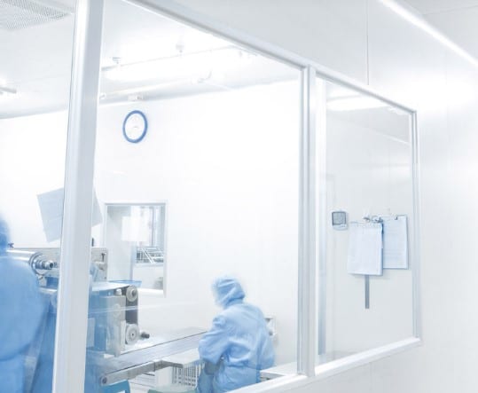 Sampul artikel Clean Room di Industri Farmasi vs Bioteknologi Apa Bedanya