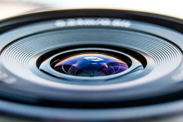 Cleanroom untuk Industri Optik dan Fotografi: Pentingnya Lingkungan Bebas Kontaminasi