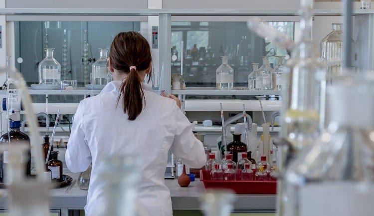 Sampul artikel Fungsi Utama Fume Hood Laboratorium dalam Pengendalian Kontaminasi