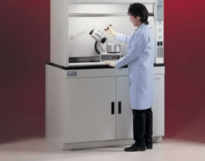 Sampul artikel Fume Hood dan Air Shower untuk Laboratorium Steril
