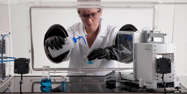 Sampul artikel Meningkatkan Produktivitas dengan Penggunaan Fume Hood yang Tepat