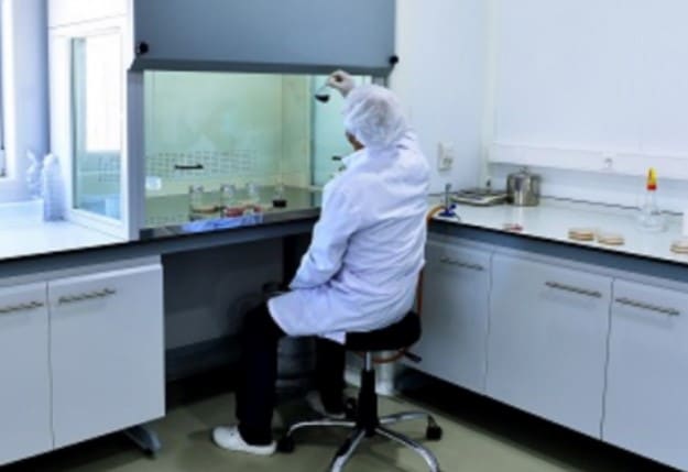 Sampul artikel Pengaruh Desain Fume Hood Terhadap Efisiensi Kerja di Laboratorium