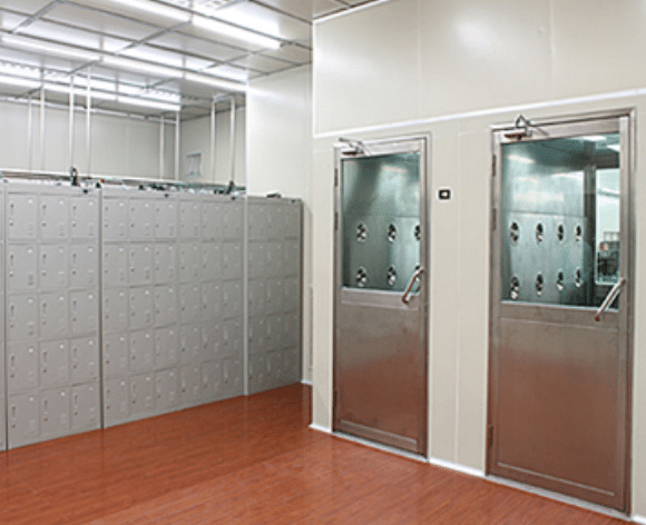 Sampul artikel Bagaimana Air Shower Otomatis Mengurangi Risiko Partikel di Clean Room