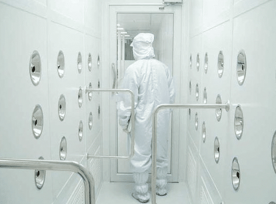 Sampul artikel Mengapa Air Shower Otomatis Jadi Bagian Penting di Clean Room