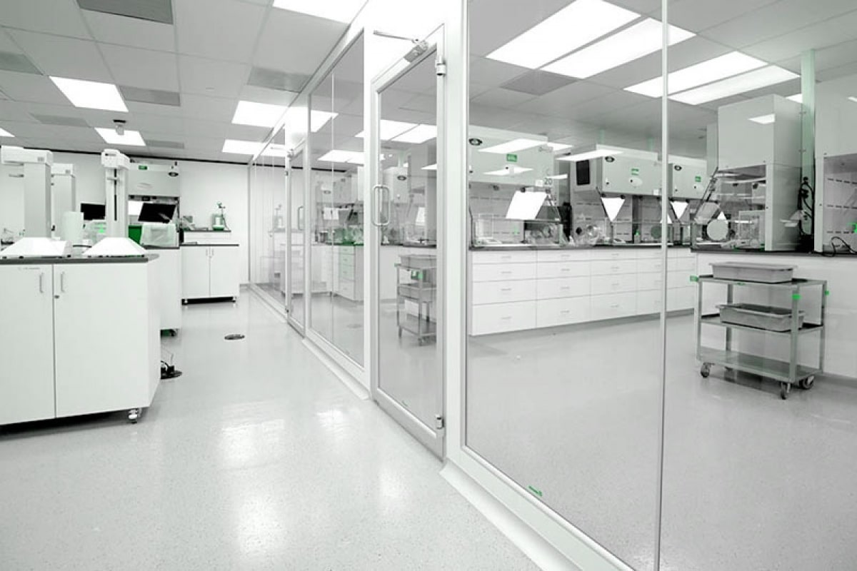 Pentingnya Cleanroom Equipment untuk Menjamin Kualitas dan Keamanan Lingkungan Kerja