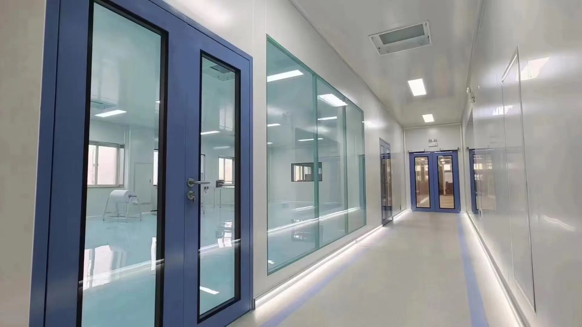 Perlengkapan dalam Cleanroom: Peran Vital Sistem Filtrasi Udara Cleanroom