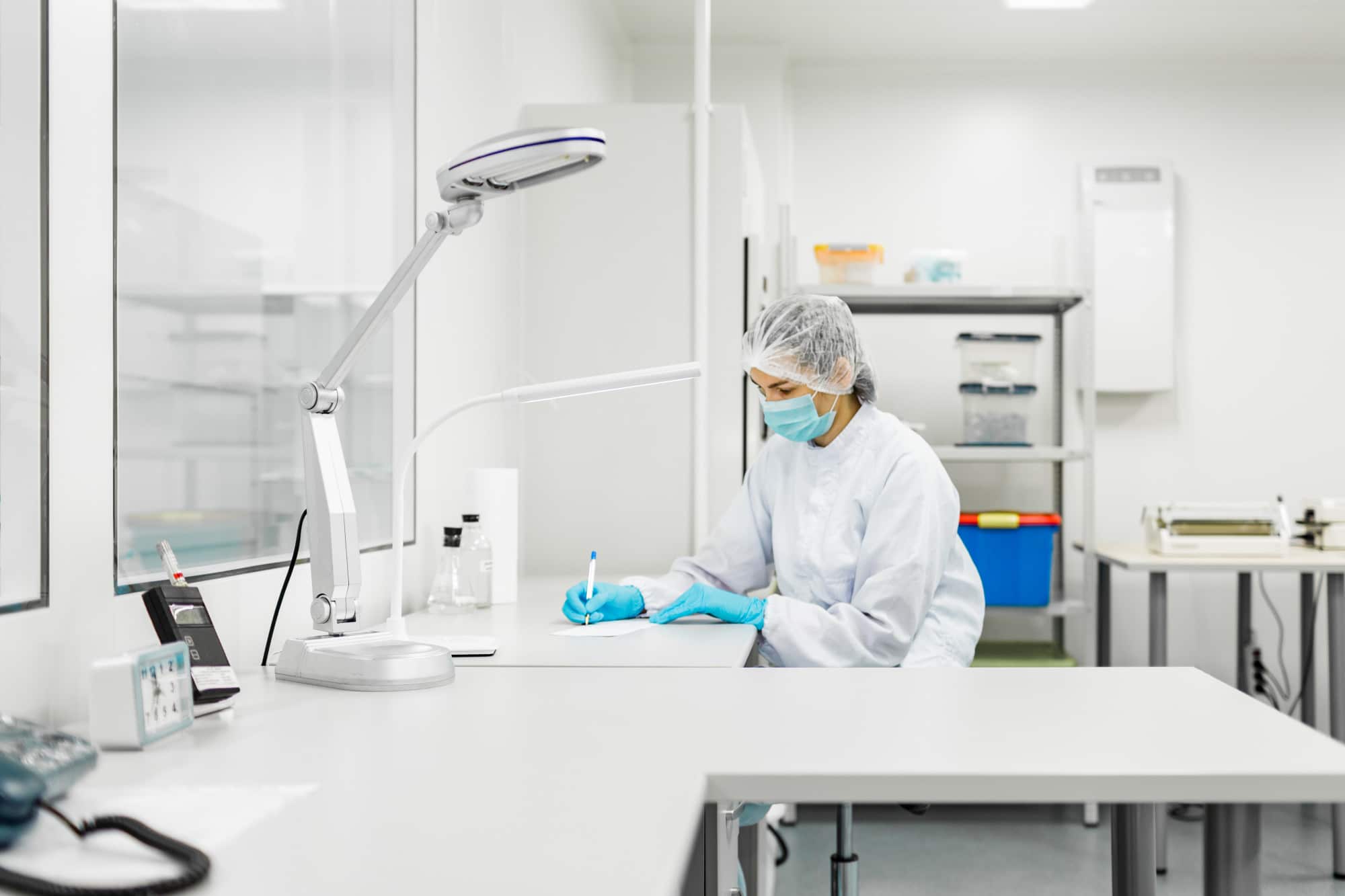 Sampul artikel Cara Akurat Memverifikasi Reputasi Supplier Cleanroom