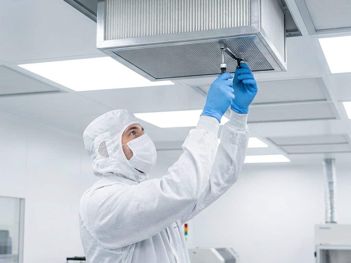 Cleanroom untuk industri elektronik dan semikonduktor dengan sistem FFU HEPA